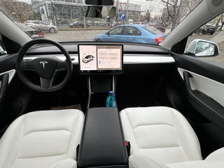 Tesla Model Y foto 8