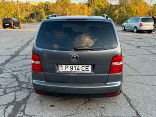 Volkswagen Touran foto 3