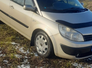 Renault Grand Scenic foto 2