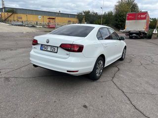 Volkswagen Jetta foto 4