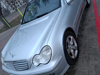 Mercedes C-Class foto 6