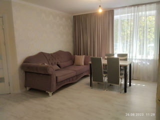 Apartament cu 2 camere, 55 m², Botanica, Chișinău foto 2