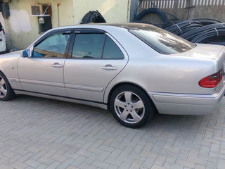 Mercedes E Class foto 6