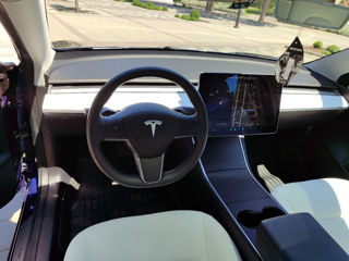 Tesla Model 3 фото 9