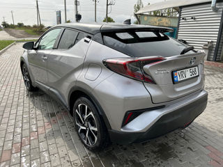 Toyota C-HR foto 4