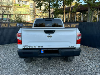 Nissan Titan foto 8