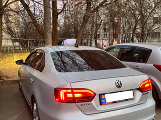 Volkswagen Jetta foto 2