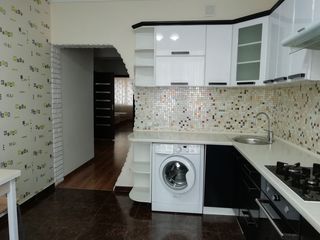 Apartament cu 2 camere, 62 m², Buiucani, Chișinău foto 3