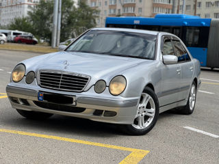 Mercedes E-Class foto 1