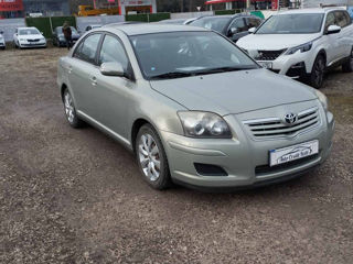 Toyota Avensis foto 2