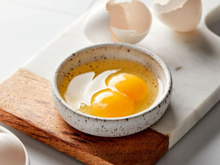 Ouă de la găini si de prepelite crescute acasă