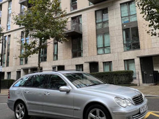 Mercedes C-Class foto 2