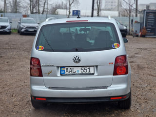 Volkswagen Touran foto 4