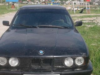 BMW 5 Series foto 1