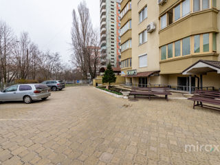 Apartament cu 2 camere, 75 m², Buiucani, Chișinău foto 12