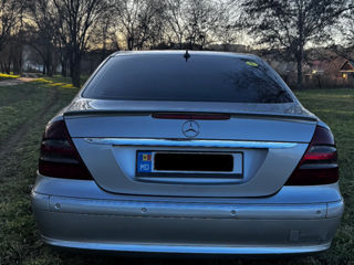 Mercedes E-Class foto 2