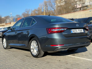 Skoda Superb foto 4