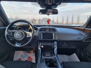 Jaguar XE foto 6