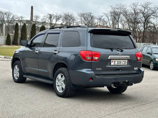 Toyota Sequoia foto 4