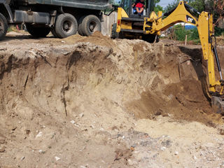 Servicii bobcat,excavator, kamaz,curatim terenuri,demolam,evacuam gunoiul foto 9