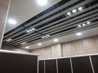 Реечные алюминиевые подвесные потолки, tavane lamelare foto 4
