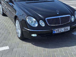 Mercedes E-Class foto 2