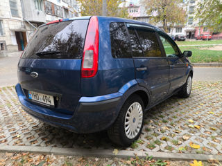 Ford Fusion foto 2