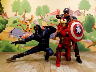 Captain America, Hulk, Black Phanter, Iron Man, Spiderman, Transformers sunt gata de distractie... foto 1