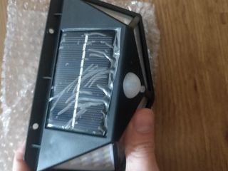 LED Solar cu detector de miscare Светильник с датчиком движения foto 2