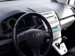 Toyota Corolla Verso foto 2