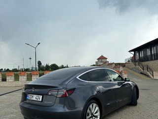 Tesla Model 3 foto 3