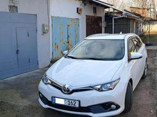 Toyota Auris foto 1