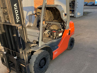 Stivuitor Toyota diesel 2t foto 2