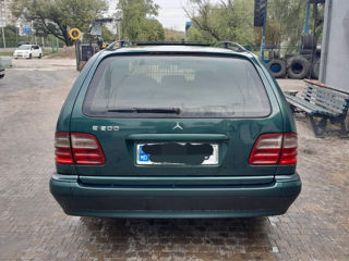 Mercedes E-Class Wagon foto 6