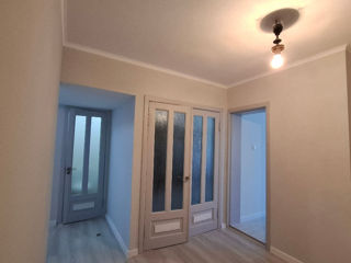 Apartament cu 2 camere, 57 m², Botanica, Chișinău foto 3