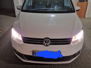 Volkswagen Touran foto 2