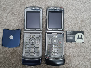 2 motorola razr v3  300 lei pentru ambele. foto 2