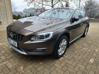 Volvo V60 Cross Country foto 1