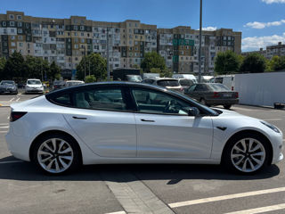 Tesla Model 3 foto 2