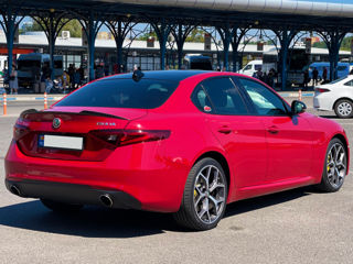 Alfa Romeo Giulia foto 8