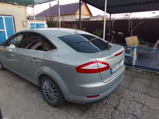 Ford Mondeo foto 2