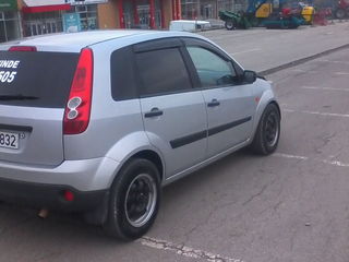 Ford Fiesta foto 7