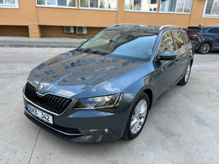 Skoda Superb foto 2