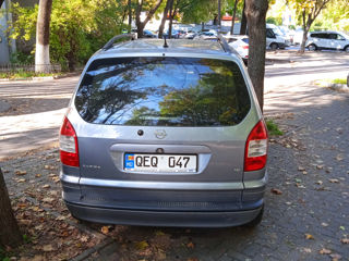 Opel Zafira foto 2