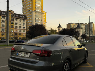 Volkswagen Jetta foto 4