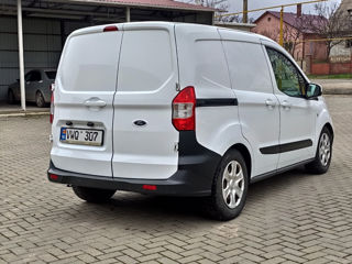 Ford Transit Courier foto 4