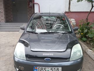 Ford Fiesta foto 1