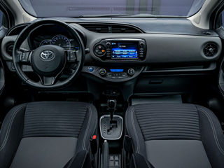 Toyota Yaris фото 8