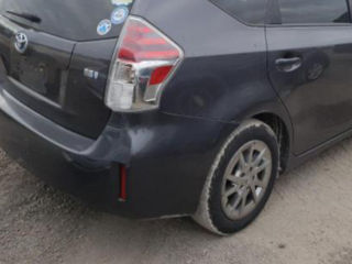 Toyota Prius v foto 4