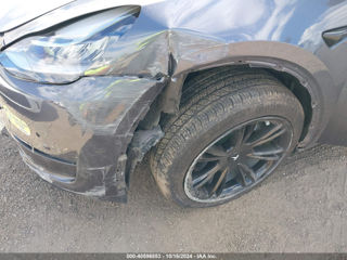 Tesla Model Y foto 3